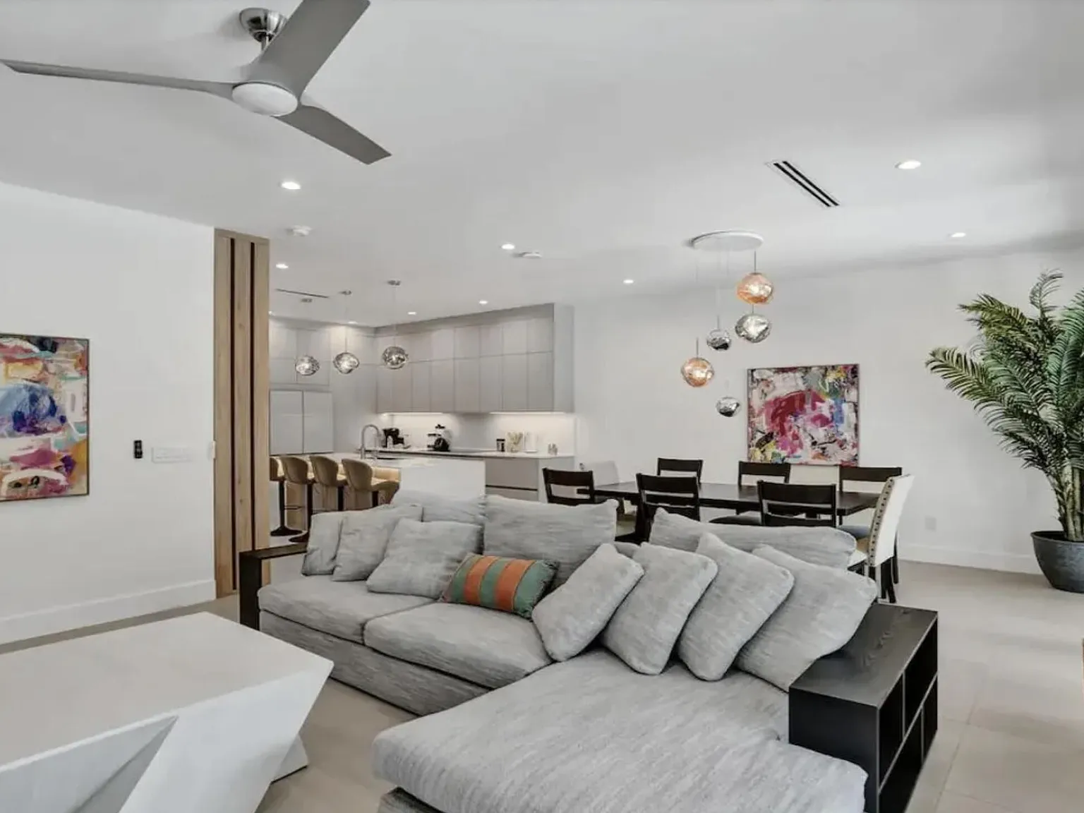 4 bed, 2.5 bath, 2150 sqft, $7,500 — Photo 2