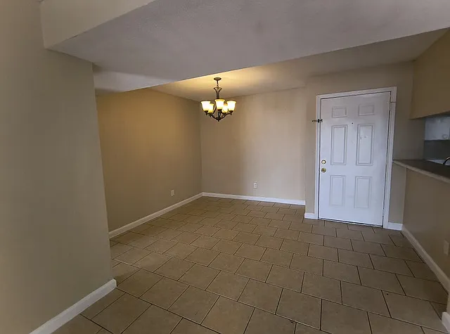 PLAZA VERDE CONDOS — Photo 11
