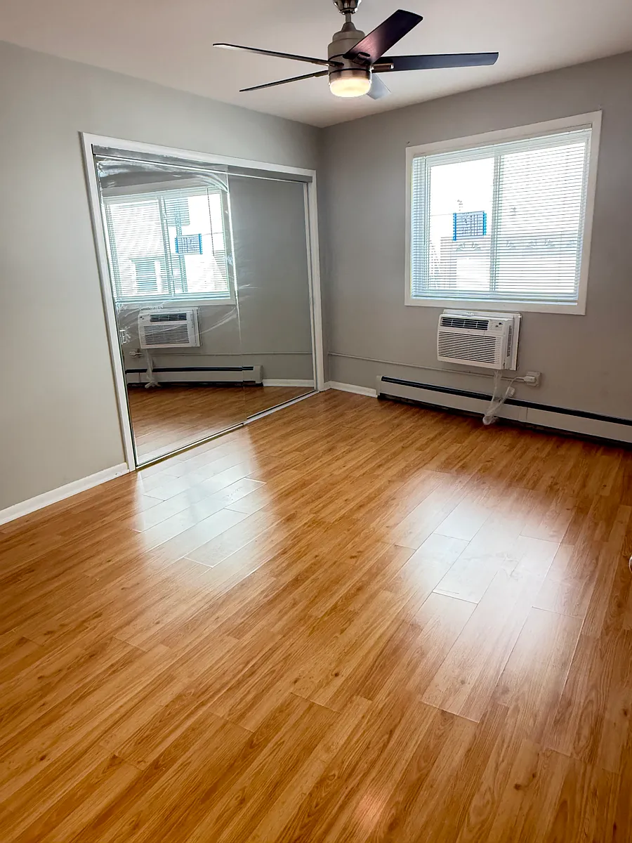 Building Photo - 8152 Elmwood Ave #G4