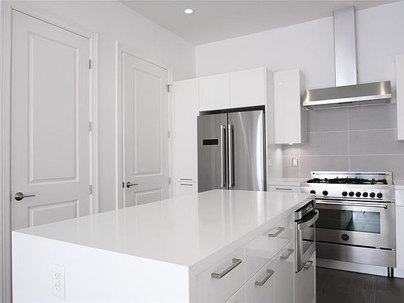 3rd image of 1211 Caroline Street #803