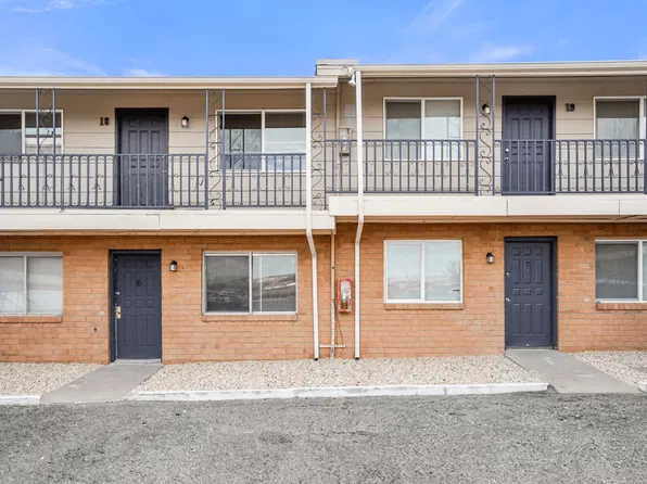 984 E Saxony Dr Renovated 2 Bed/1 Bath Apartments in Colorado Springs!