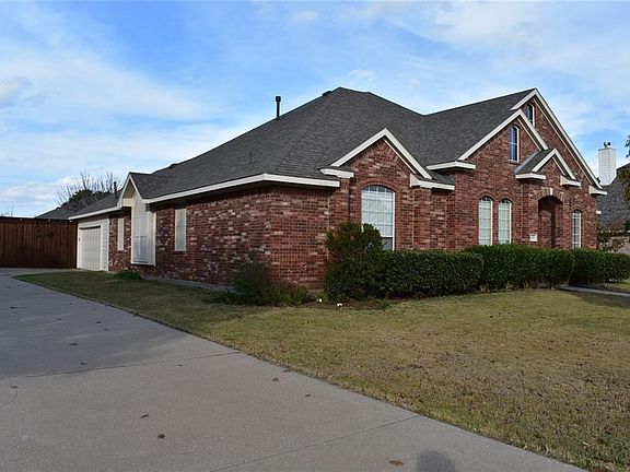 2nd image of 455 Lakefield Dr