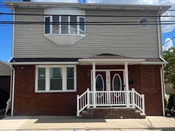 210 Farnham Ave