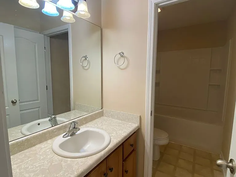 401 Barry McCaffrey L1 Maybank Vlg — Photo 19