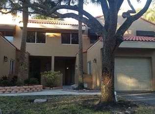570 N University Dr, Plantation, FL 33324