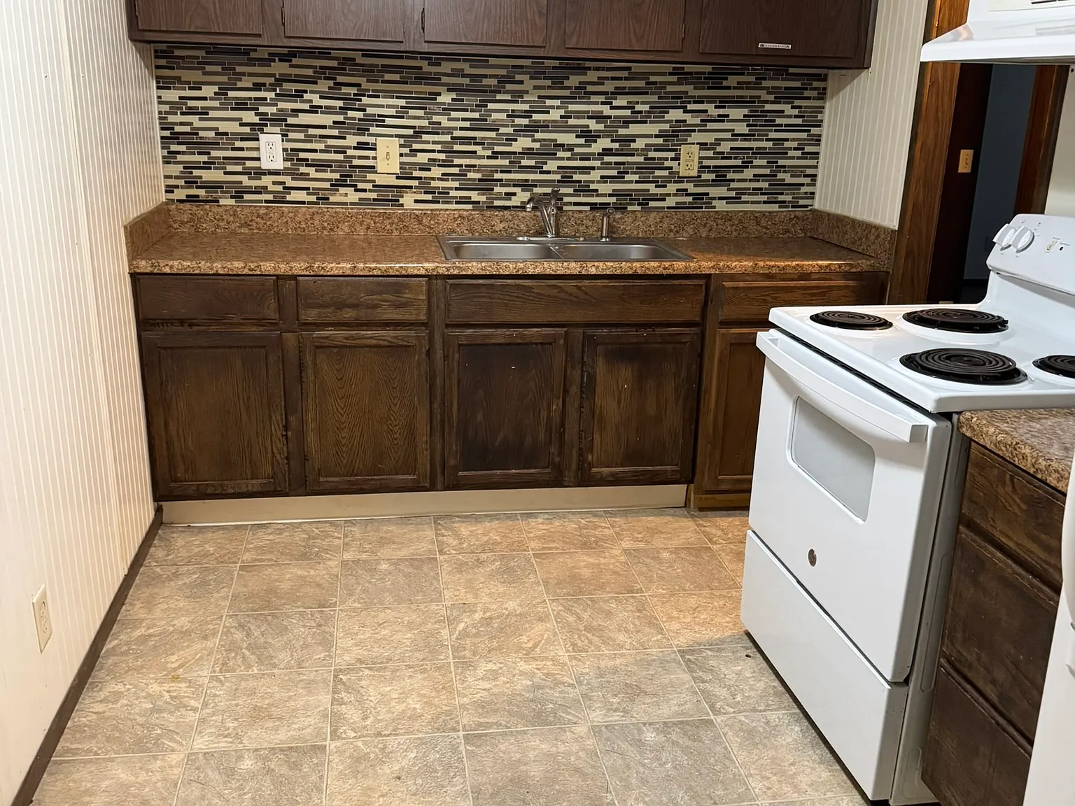 2 bed, 864 sqft, $700 — Photo 2