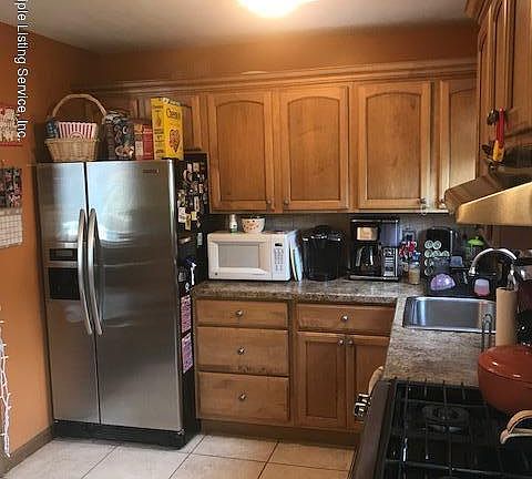 4th image of 35 Arrowood Ct