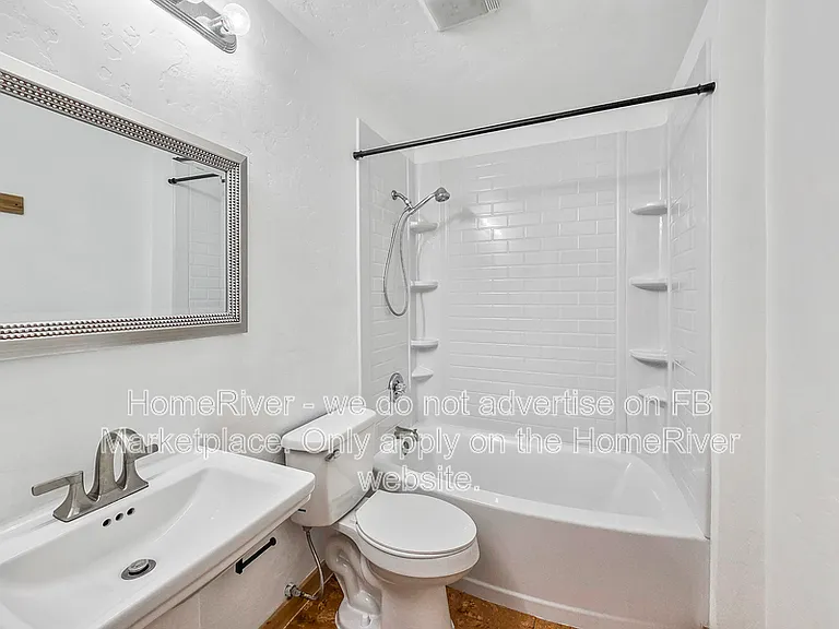 4325 NE 3rd Ct — Photo 15
