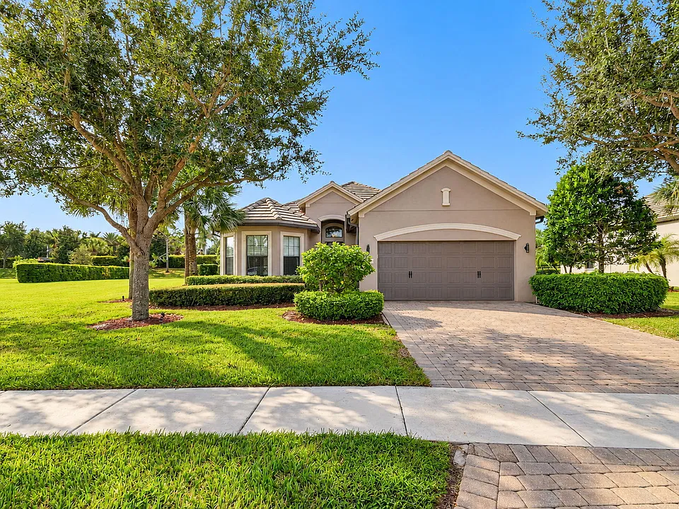 4637 Siena Cir