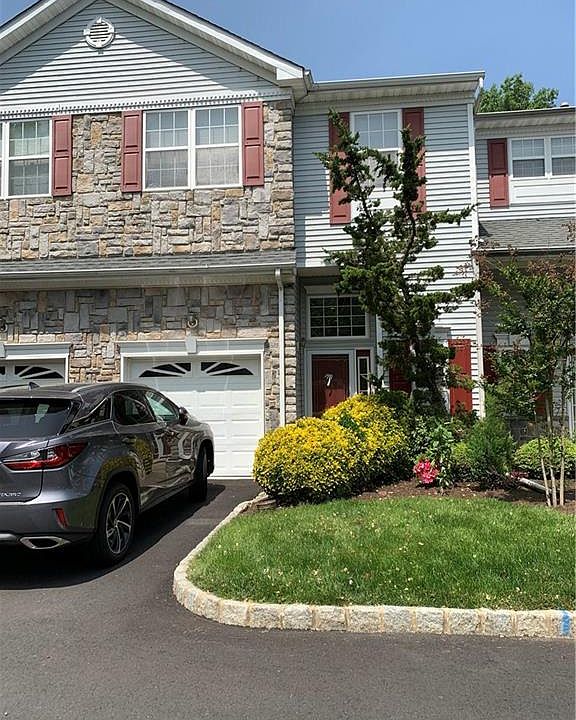 1st image of 33 Catherine Ct