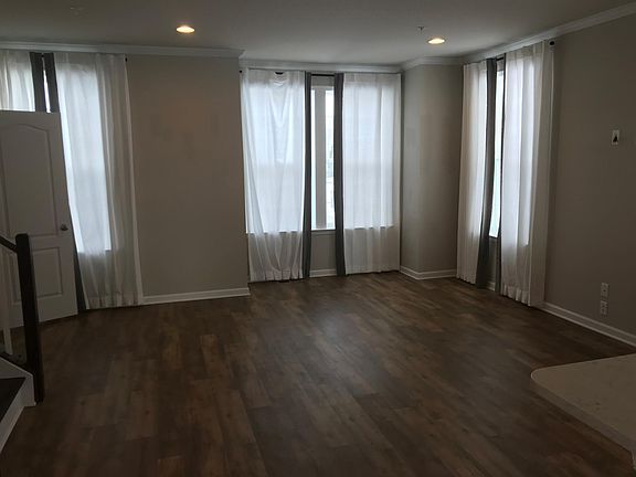 4th image of 201 Longley Green Dr #1