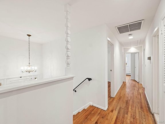 5th image of 32 Bramble Brook Road