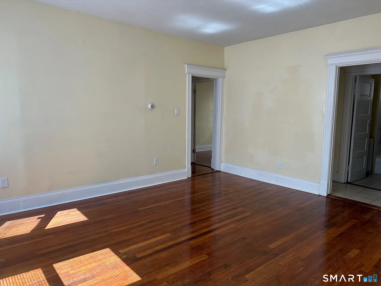 3 bed, 1.0 bath, 4080 sqft, $1,800 — Photo 2