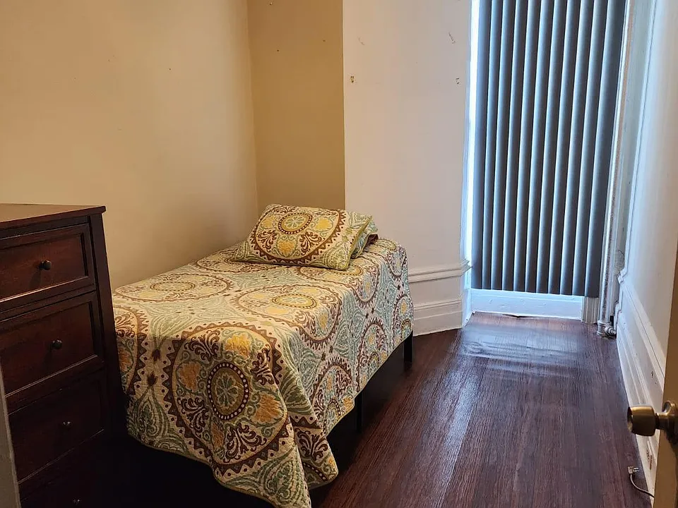 W 142nd St