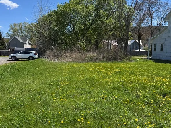 121 S Thomas Ave, Sayre, PA 18840