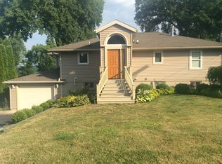 4423 Robbins Rd, Delavan, WI 53115