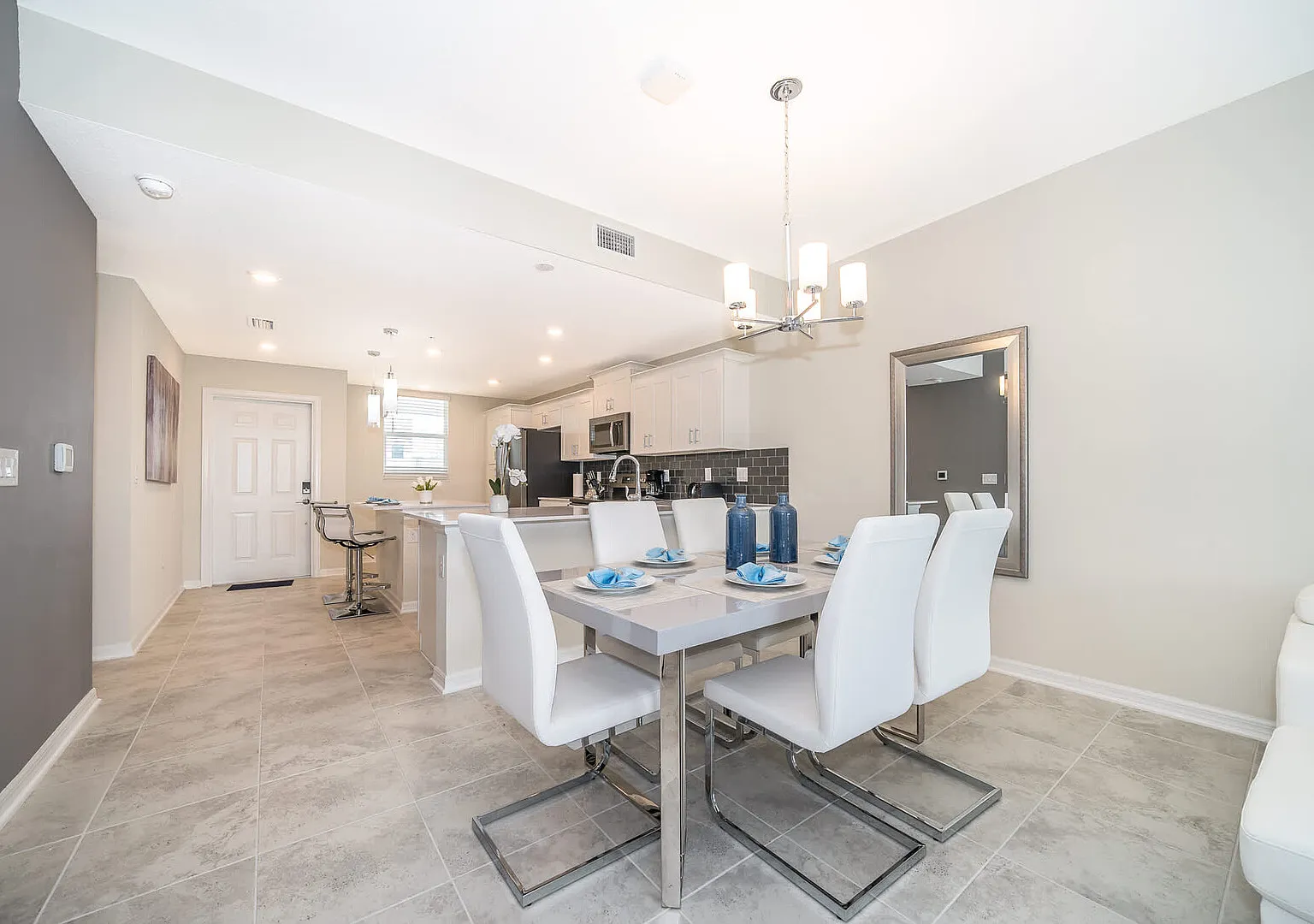 Elegant 2Bed Condo in Storey Lake, Prime Location — Photo 4