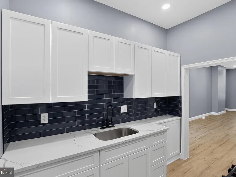 3053 Janney St — Photo 5