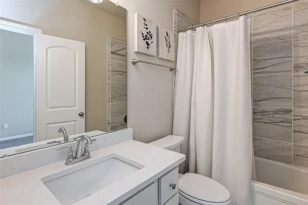 3 bed, 2.5 bath, 1881 sqft, $2,300 — Photo 2