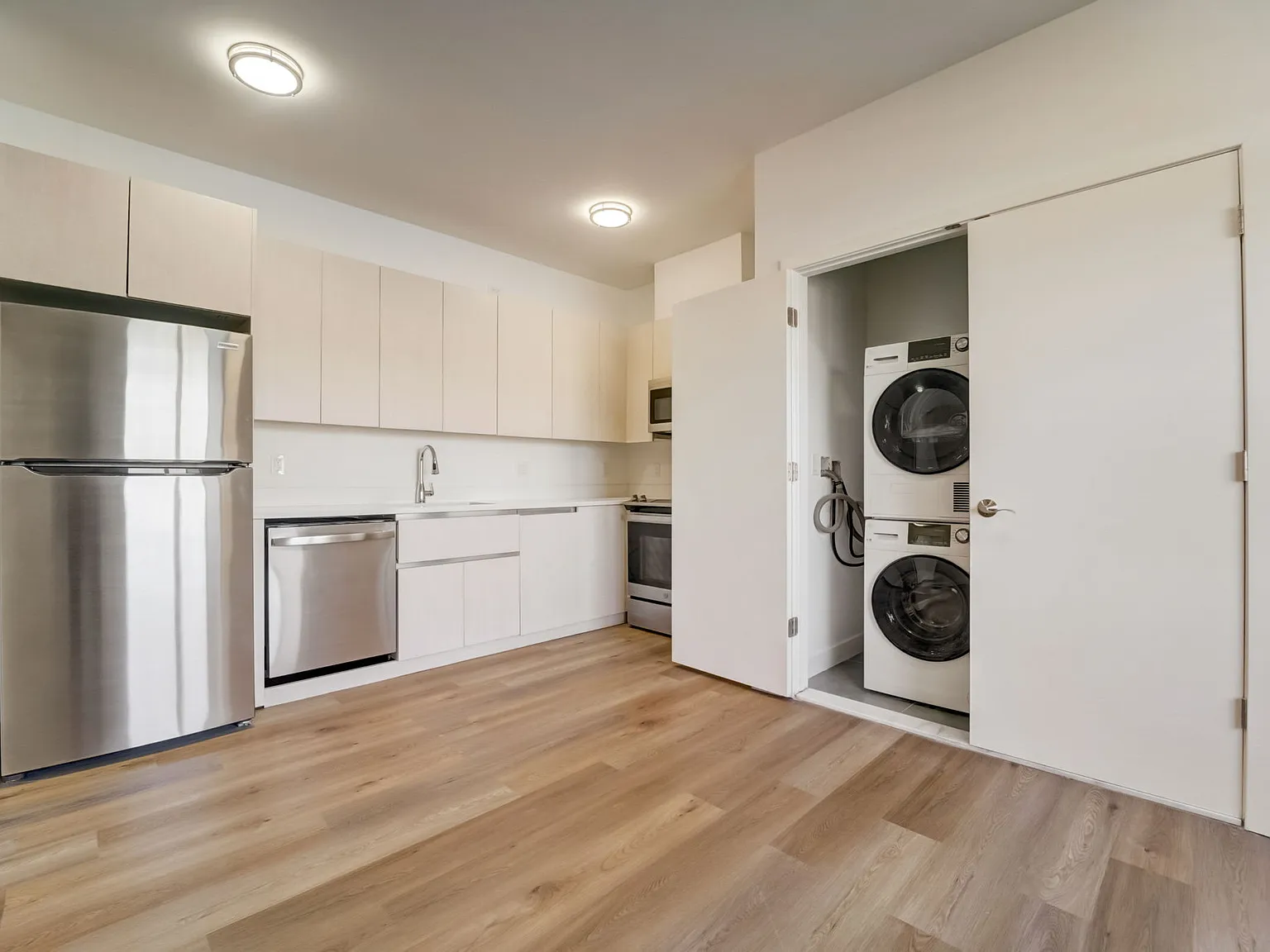 2 bed, 953 sqft, $2,400 — Photo 2