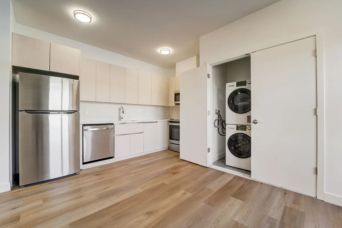 Building Photo - 48 Chadwick St #203