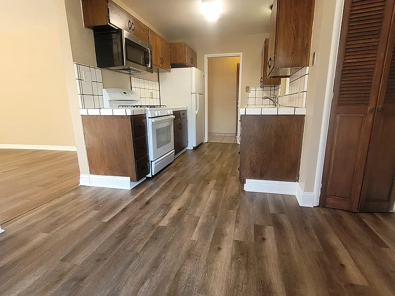 3012 Elmwood Ave — Photo 5