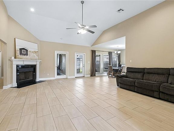 3rd image of 2616 Greenville Dr