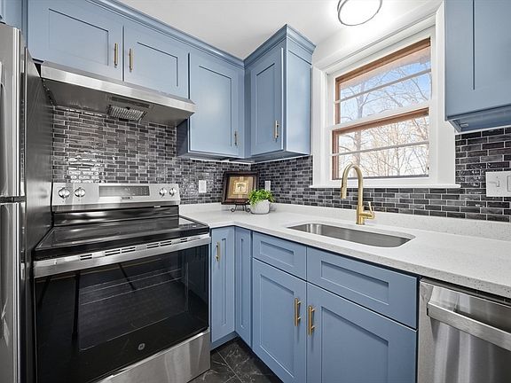 4th image of 9 Olympia Ave