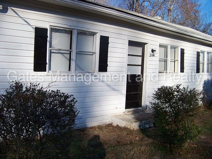 1st image of 208 W Corbin St