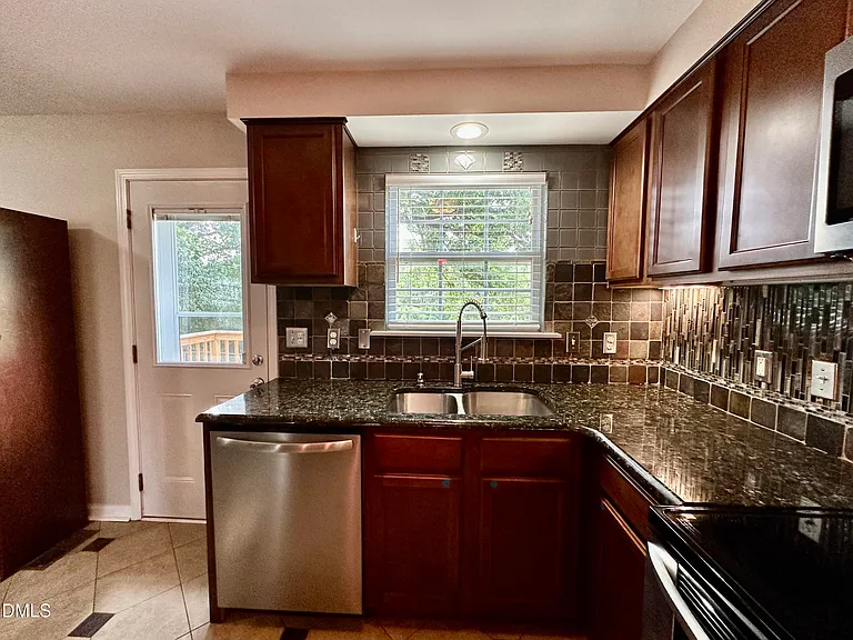 2725 Newbold St — Photo 12