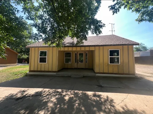 207 Austin St, Farmersville, TX 75442