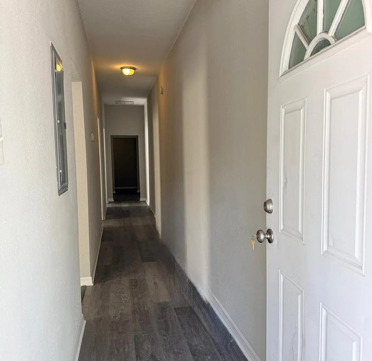 2 bed, 1.0 bath, 744 sqft, $1,000 — Photo 2