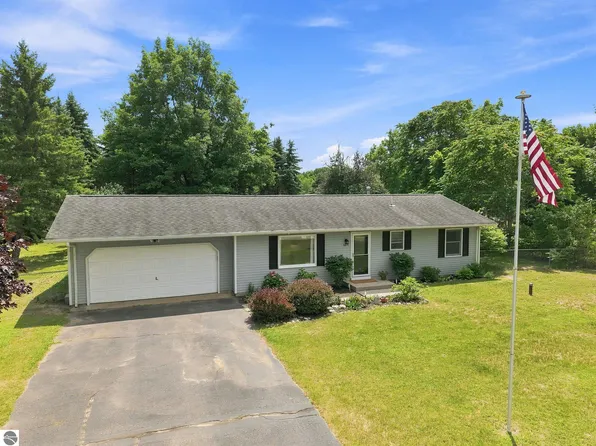 6075 Beverly Dr, Traverse City, MI 49685