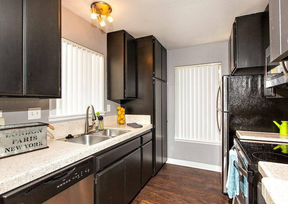 1st image of 1707 Essex St #51