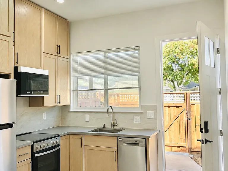1059 W Riverside Way #2 — Photo 12