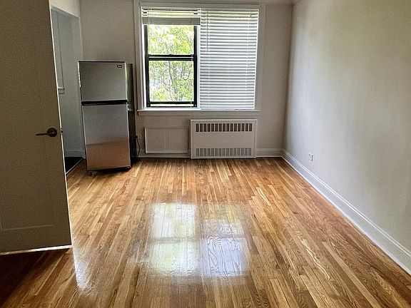 3rd image of 14210 Hoover Ave #5