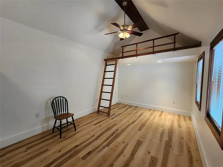 120 SE 7th St #5 — Photo 7