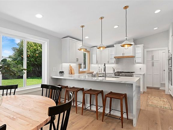 2nd image of 276 Robinhood Ln