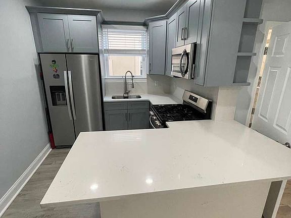 2nd image of 1443-5 Lexington Pl #2B
