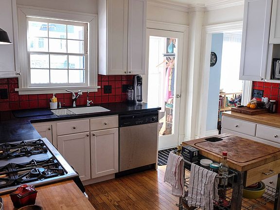 Sunny modern kitchen