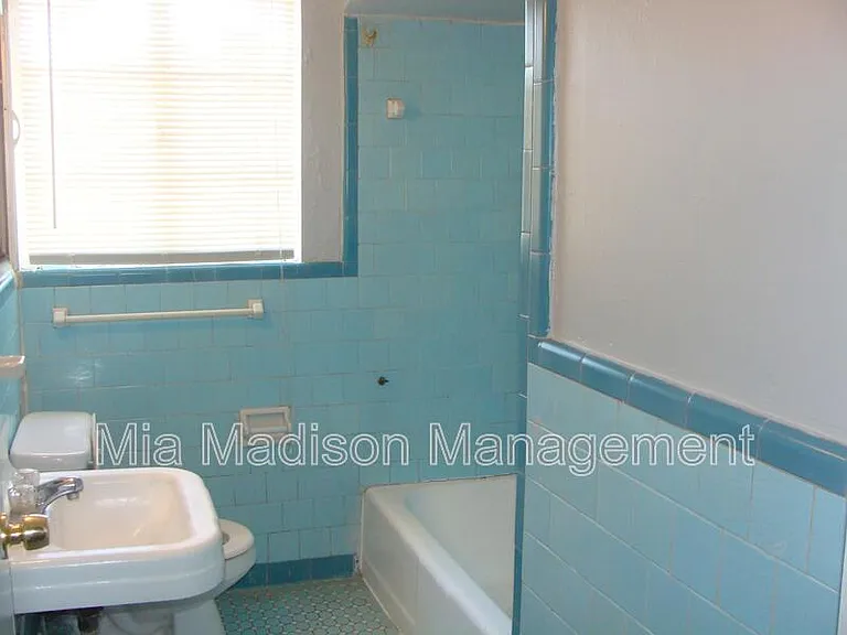 1226 E Henry St #B — Photo 7