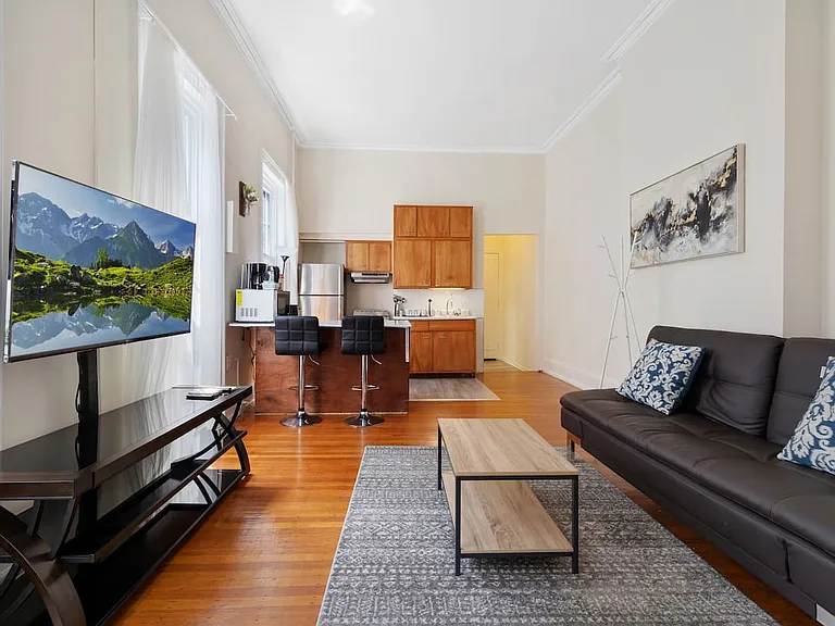 2027 Walnut St #2R — Photo 7