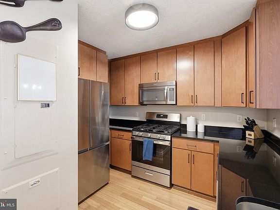 4th image of 915 E St NW #1101