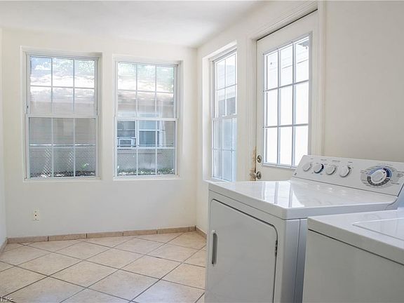 5th image of 3585 Ladd Ave