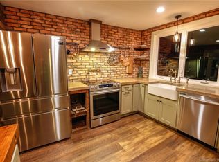 8 College Ct, Quaker Hill, CT 06375