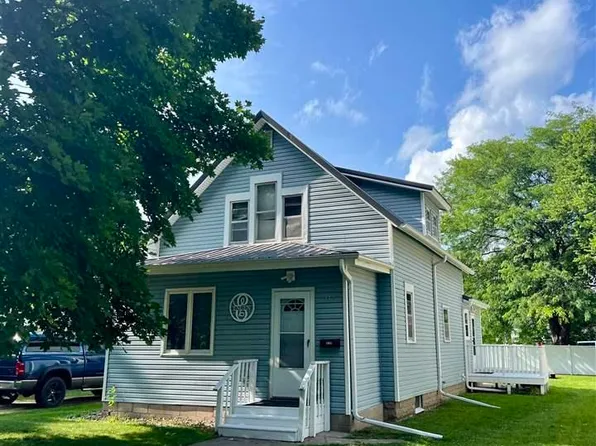 319 7th St SW, Wells, MN 56097