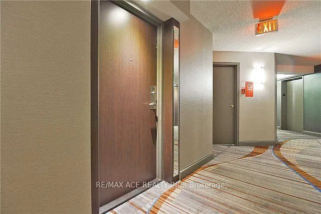 2261 Lake Shore Blvd W #301 — Photo 2