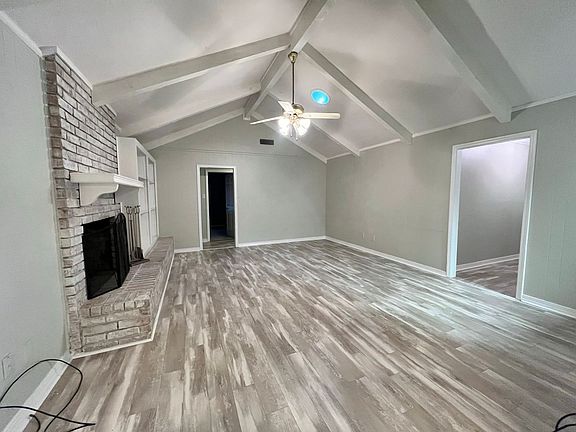 4th image of 412 Post Oak St