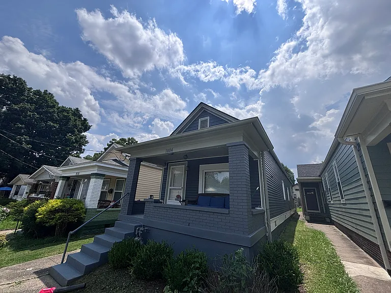 1804 Stevens Ave — Photo 1
