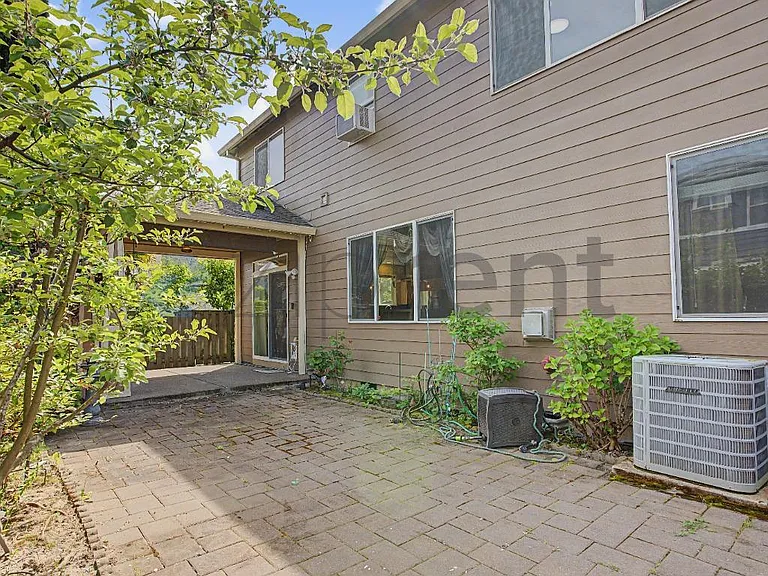 132 NE 63rd Ave — Photo 7